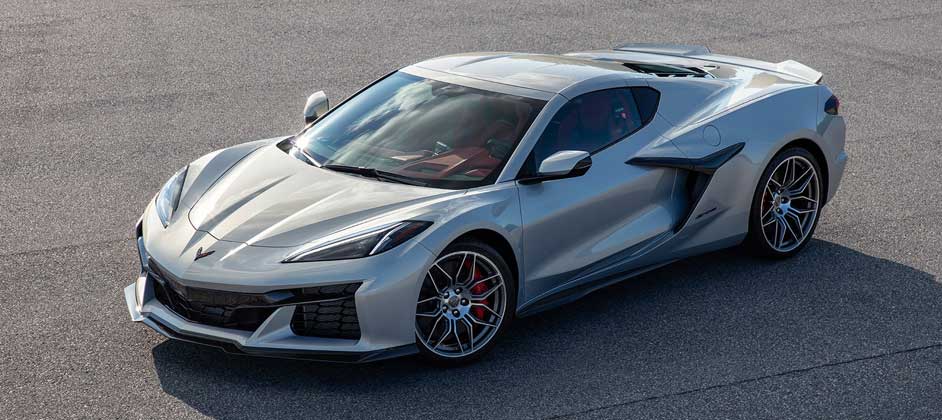 Компания Chevrolet опубликовала первый официальный снимок купе Corvette Z06