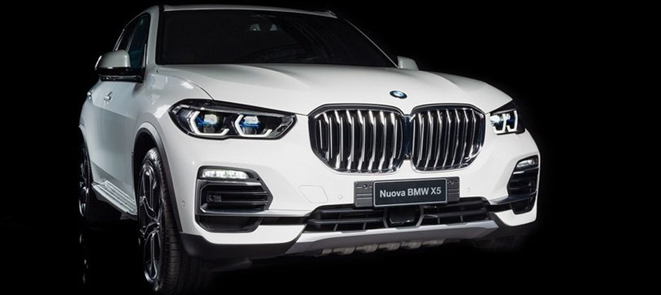 У кроссовера BMW X5 появилась "вечная" спецверсия из алькантары