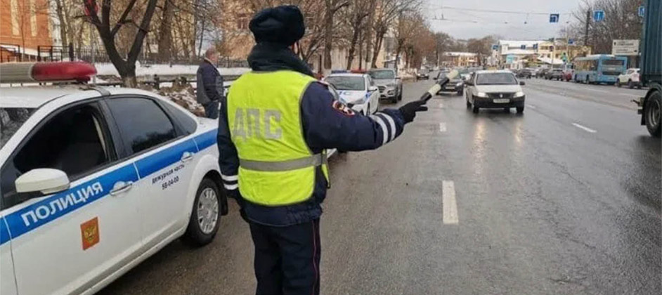 ГИБДД раскрыла простой способ заставить машину сзади держать дистанцию