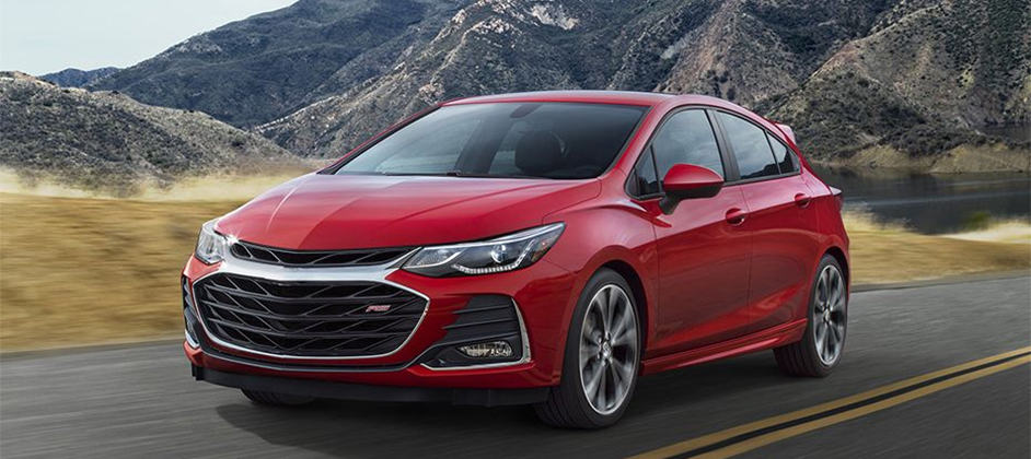 В Россию начали поставлять обновленные седаны Chevrolet Cruze из Китая за 2 млн рублей