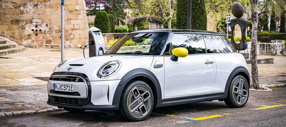 Электрический Mini Cooper SE начнет продаваться в автосалонах России весной 2022 года