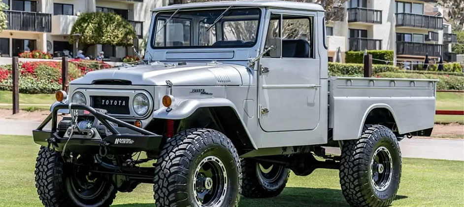 Пикап Toyota Land Cruiser 1965 года с мотором LS1 V8 выставлен на аукцион