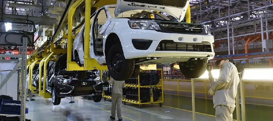 «АвтоВАЗ» перестал отгружать машины Lada Vesta дилерам