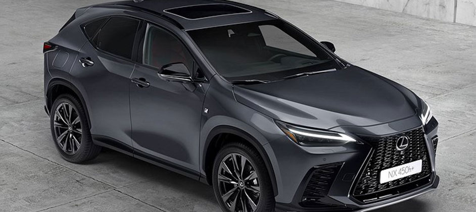 Новый Lexus NX «влетел» в кинотеатр прямо на глазах у зрителей